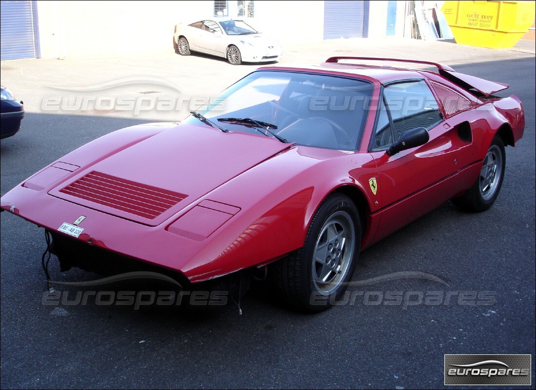 Ferrari 328 (1988) si prepara per essere smontato per le parti a Eurospares