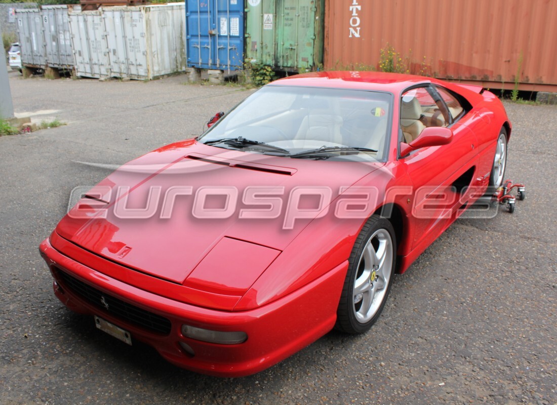 Ferrari 355 (5.2 Motronic) si prepara per essere smontato per le parti presso Eurospares