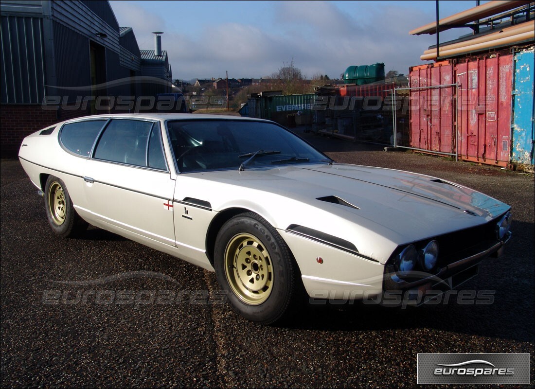 Lamborghini Espada si prepara per essere smontato per le parti presso Eurospares