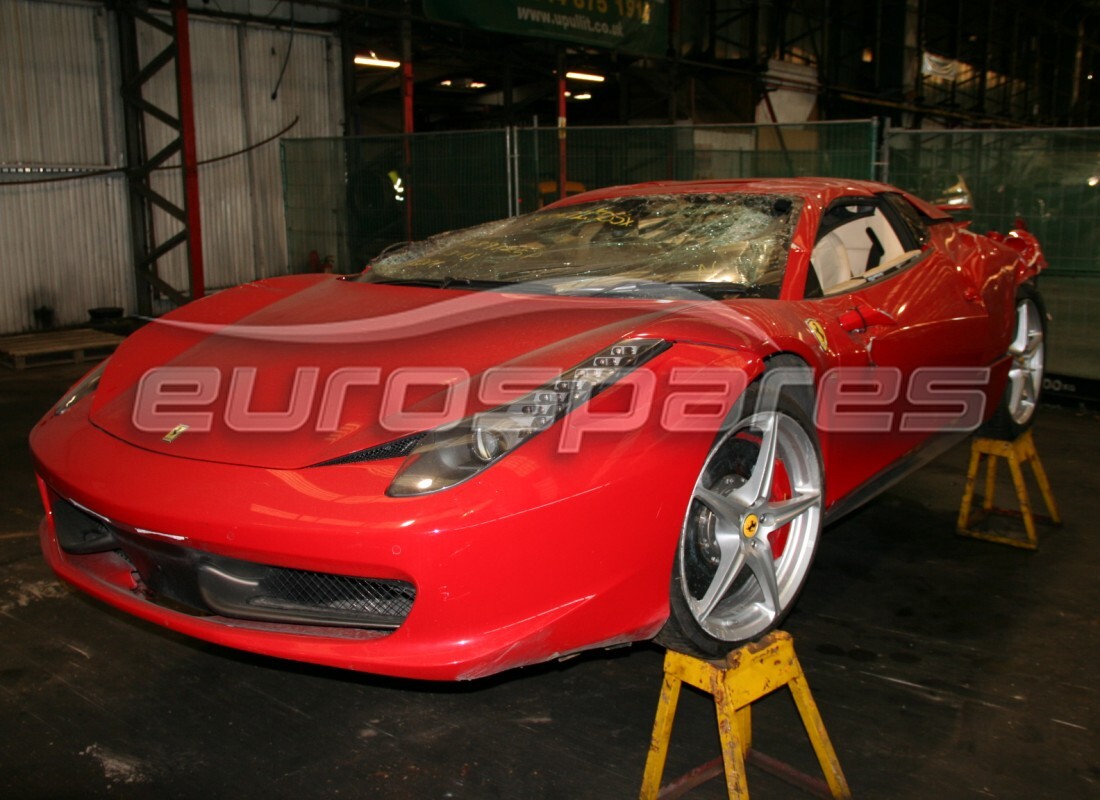 Ferrari 458 Spider (Europa) si prepara per essere smontato per le parti a Eurospares