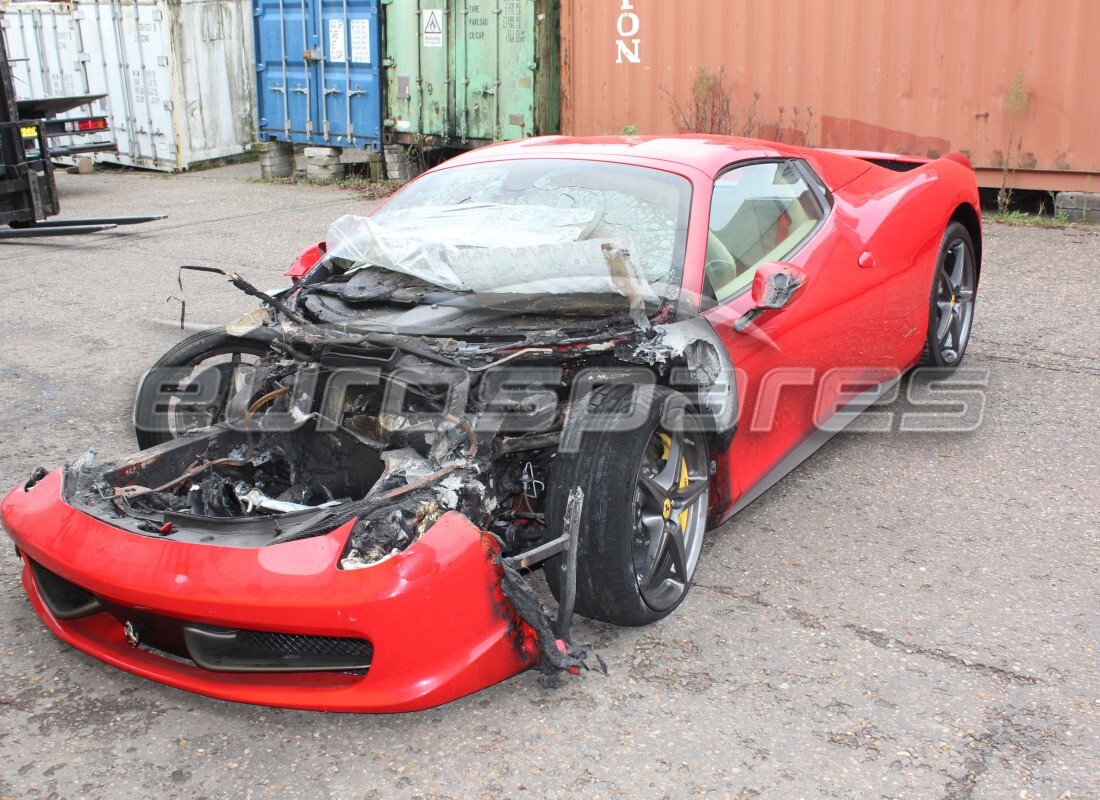 Ferrari 458 Spider (Europa) si prepara per essere smontato per le parti a Eurospares