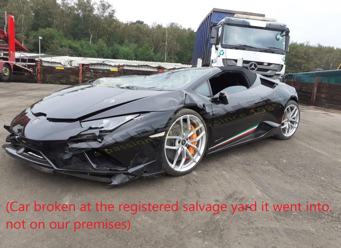 Lamborghini PERFORMANTE SPYDER (2019) si prepara per essere smontato per le parti a Eurospares