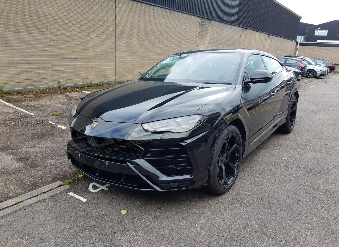 Lamborghini Urus (2019) si prepara per essere smontato e smontato alle Eurospares