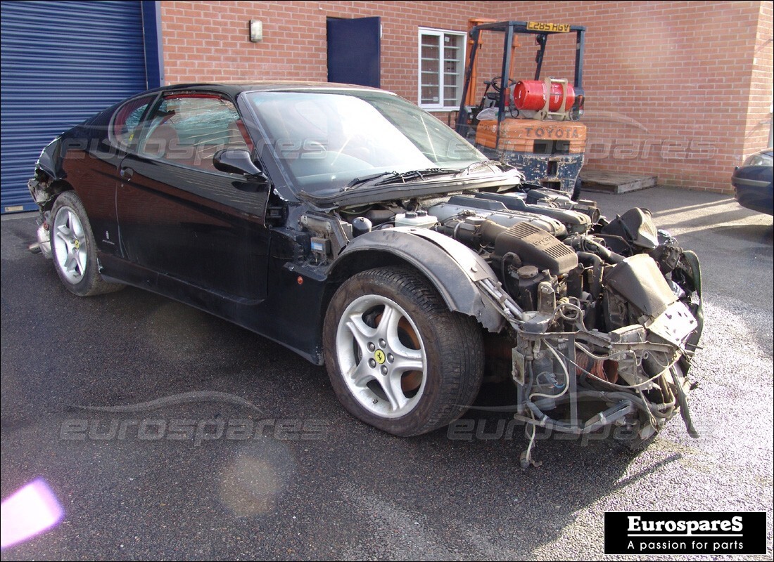 Ferrari 456 GT/GTA si prepara per essere smontato per le parti a Eurospares