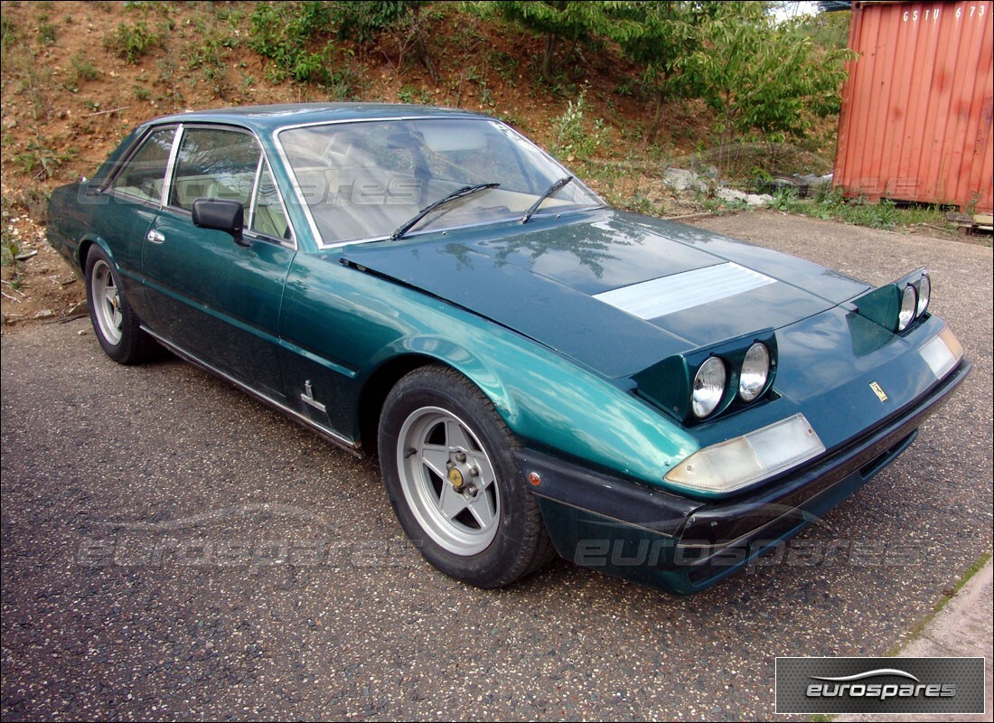 Ferrari 400i (1983 Meccanico) si prepara per essere smontato per le parti presso Eurospares