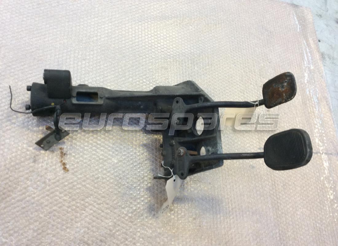 SUPPORTO Maserati USATO. NUMERO PARTE 107FC56522 (1)