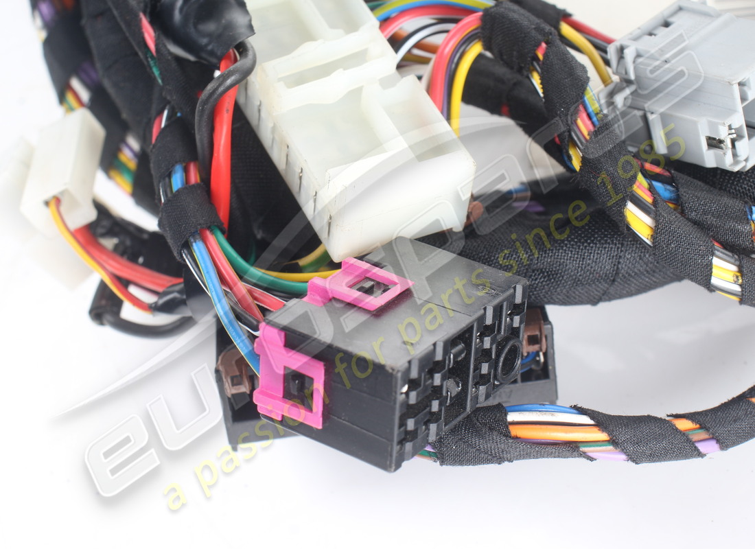 USATI FERRARI CAVI DI COLLEGAMENTO CONSOLE TUNNEL. NUMERO PARTE 152184 (3) usati ferrari cavi di collegamento console tunnel. numero parte 152184 (3)