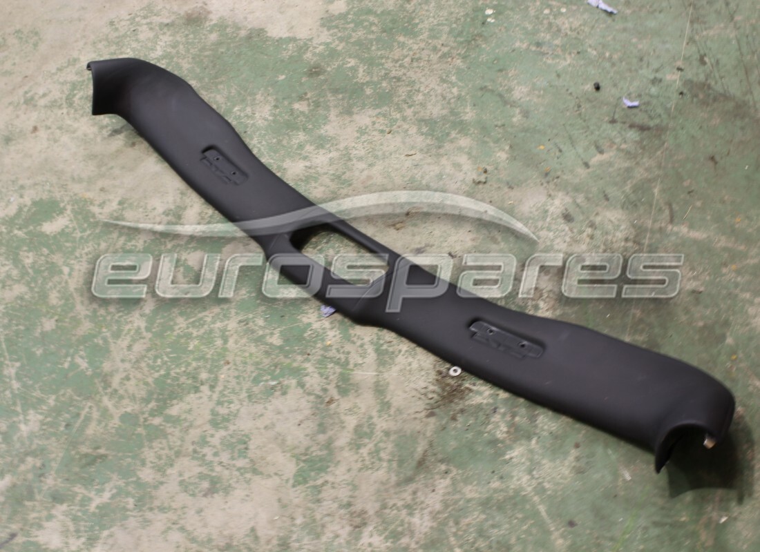 USATO Ferrari RIVESTIMENTO SUPERIORE DEL PARABREZZA. NUMERO PARTE 685037.. (1)
