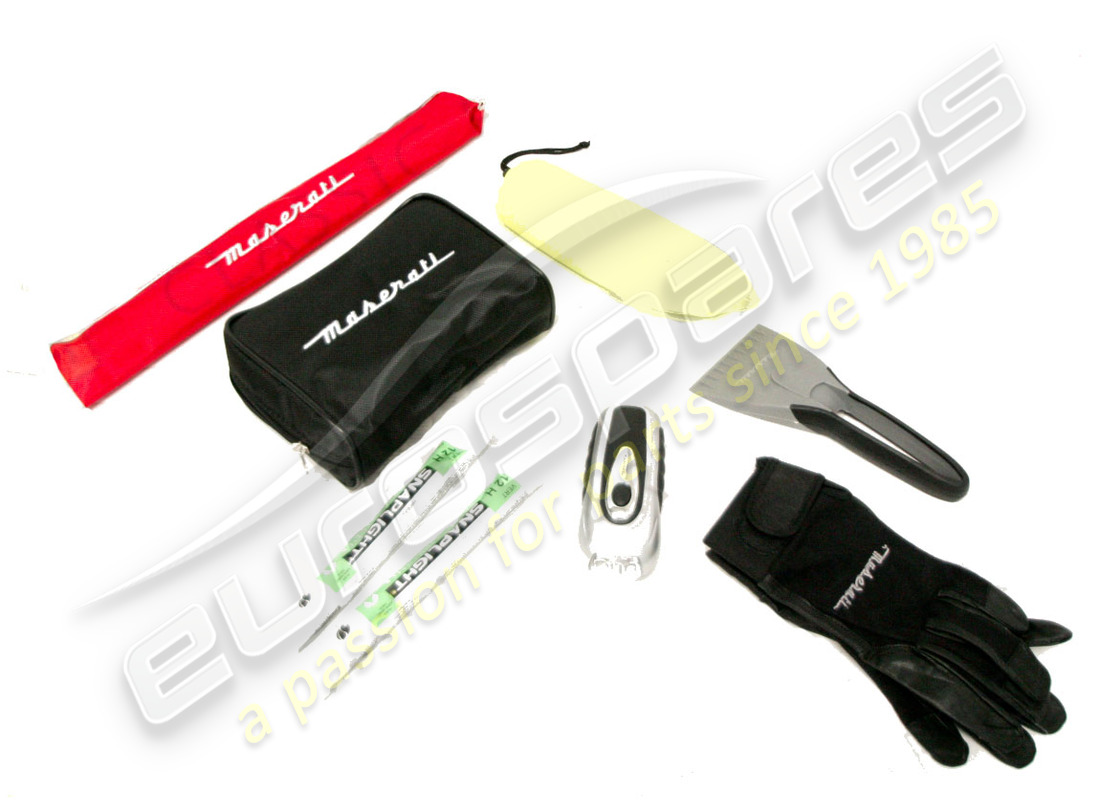 NUOVO MASERATI KIT DI EMERGENZA M156. NUMERO PARTE 940000281 (1) nuovo maserati kit di emergenza m156. numero parte 940000281 (1)