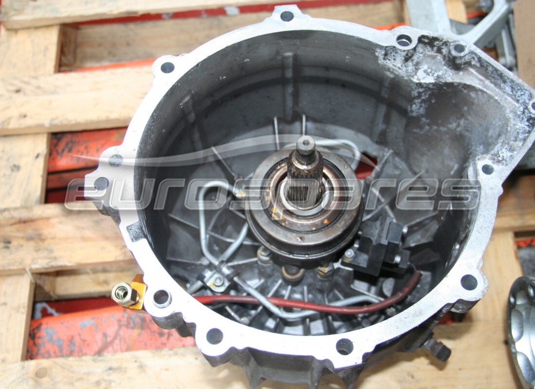 ALLOGGIAMENTO FRIZIONE PRESSOFUSO A PRESSIONE Maserati USATO. NUMERO PARTE 233857 (1)