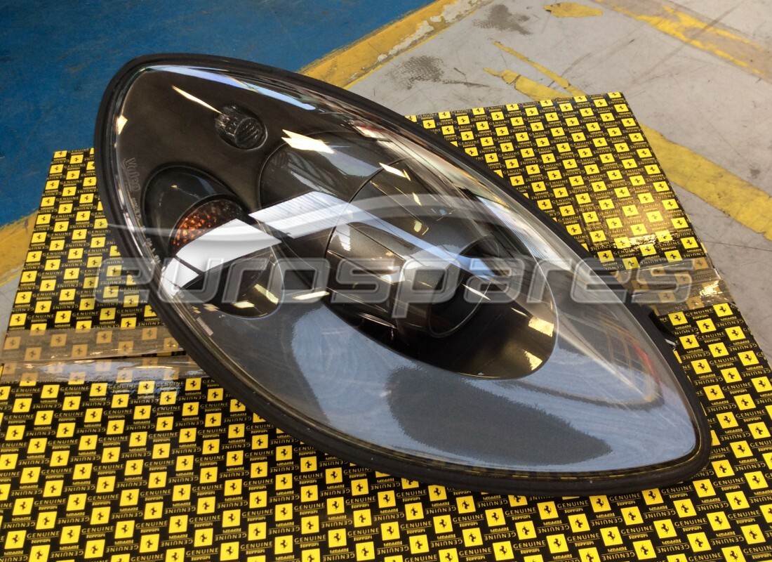 NUOVO Ferrari FARO DESTRO GRIGIO SILVERSTONE RHD . NUMERO PARTE 72149596 (1)