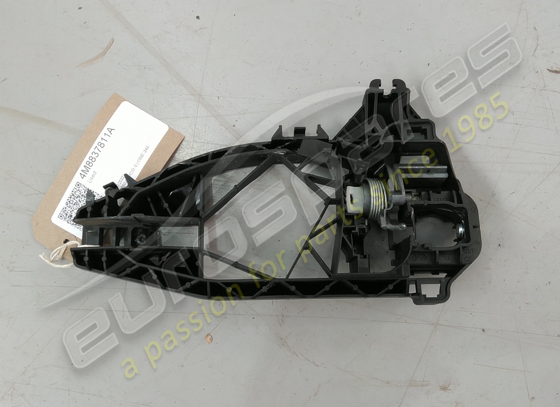 STAFFA DI MONTAGGIO Lamborghini USATA. NUMERO PARTE 4M8837811A (1)