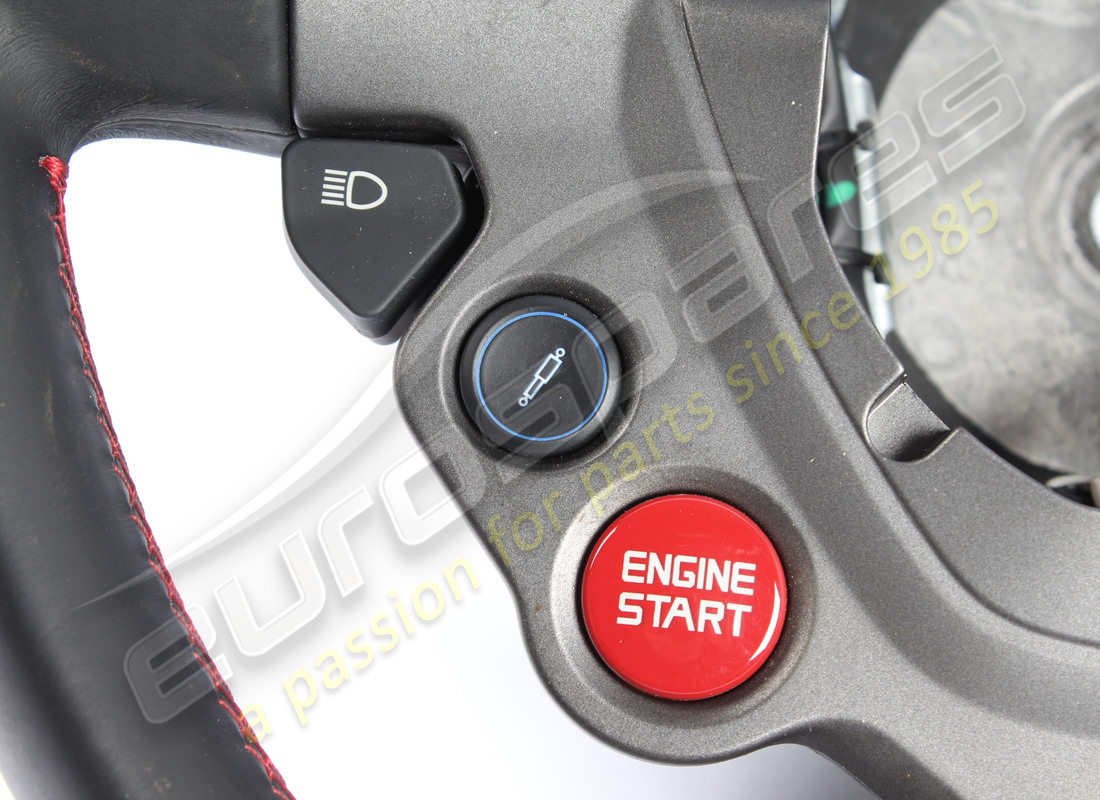 volante completo ferrari usato. numero parte 844169.. (2)