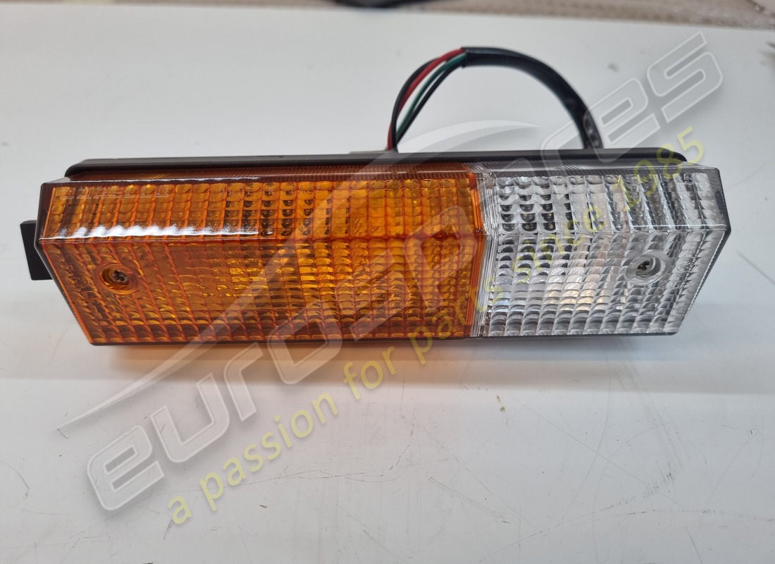 nuova ferrari freccia anteriore destra e unità luce laterale con lente arancione/trasparente. numero parte 60121001 (1)