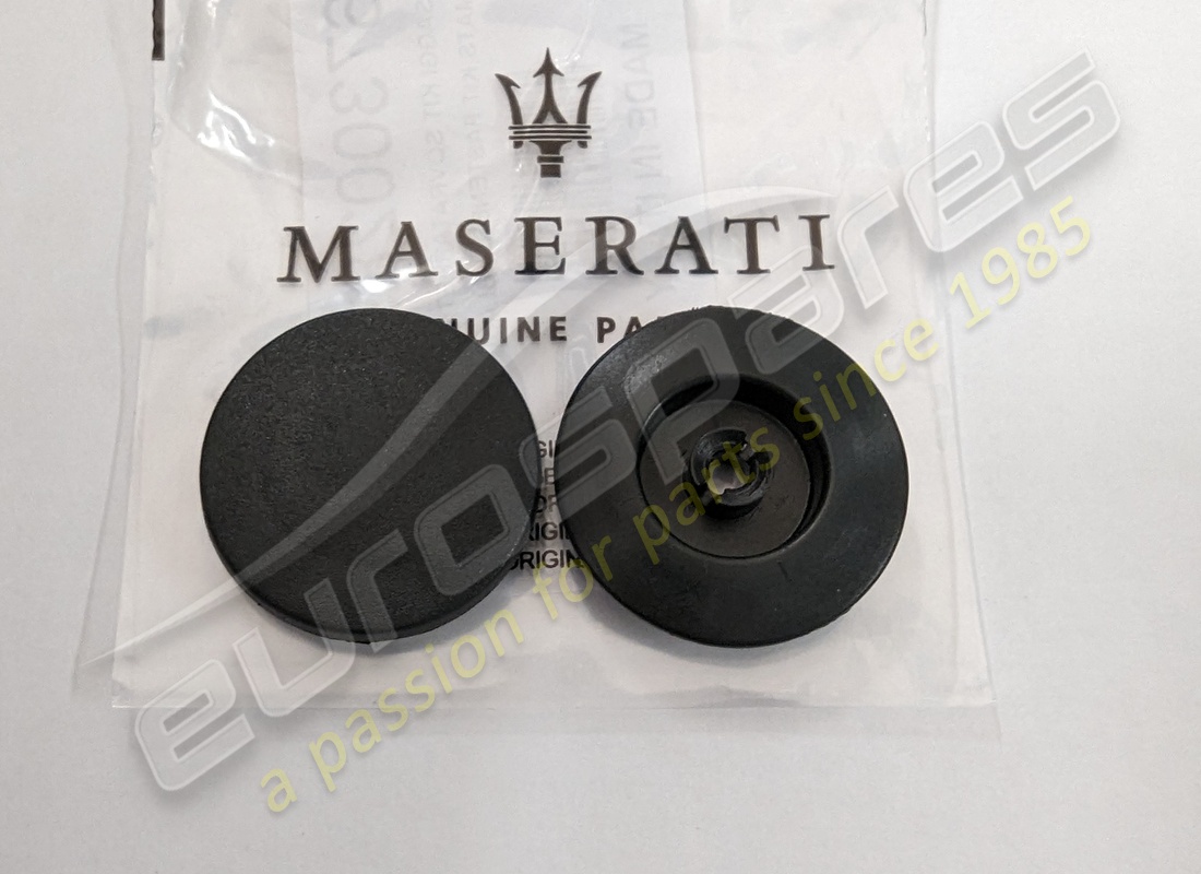 nuovo maserati kit tappetini fissaggi neri. numero parte 673002895 (2)