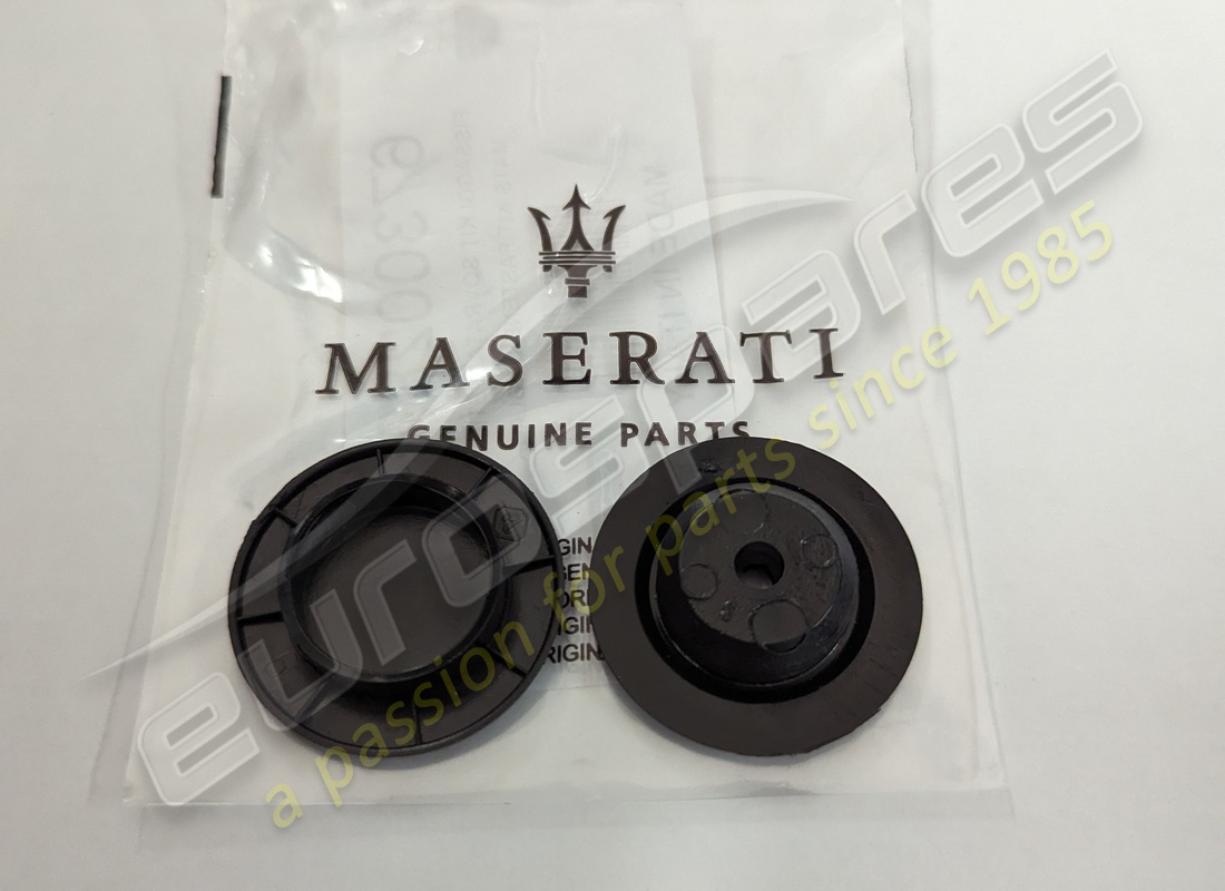 nuovo maserati kit tappetini fissaggi neri. numero parte 673002895 (1)