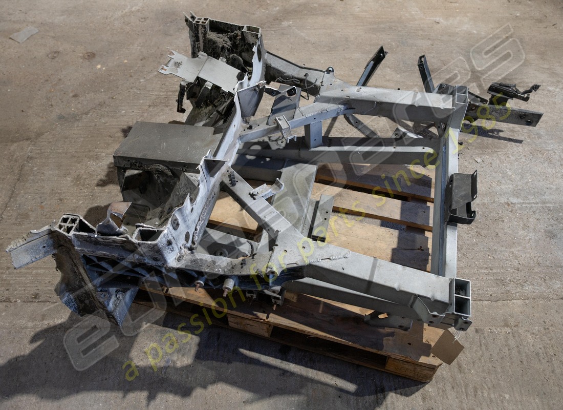 TELAIO ANTERIORE USATO LAMBORGHINI. NUMERO PARTE 400805011F (3) telaio anteriore usato lamborghini. numero parte 400805011f (3)