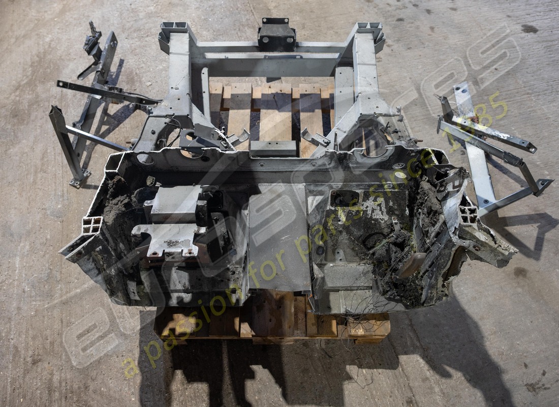 TELAIO ANTERIORE USATO LAMBORGHINI. NUMERO PARTE 400805011F (5) telaio anteriore usato lamborghini. numero parte 400805011f (5)