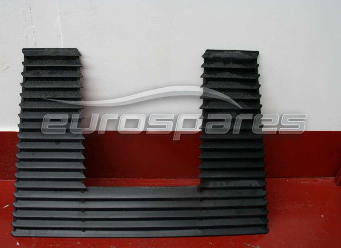 GRIGLIA DI COPERTURA MOTORE Ferrari USATA. NUMERO PARTE 61896300 (1)