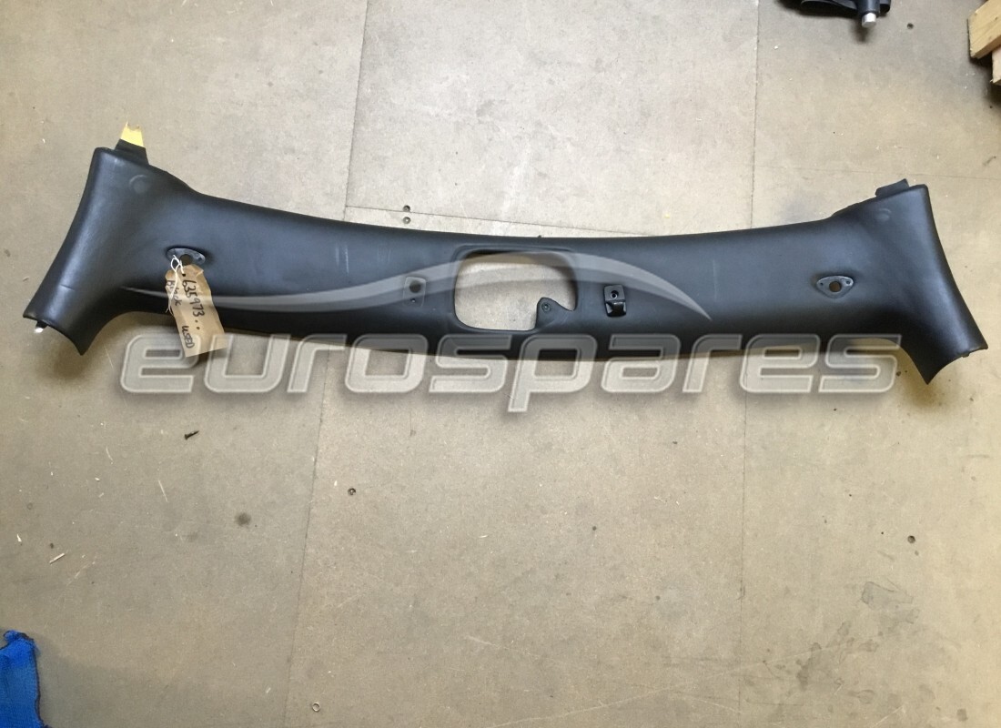 COPERTURA SUPERIORE PARABREZZA Ferrari USATA-NON PER USA E CDN-. NUMERO PARTE 635973.. (1)