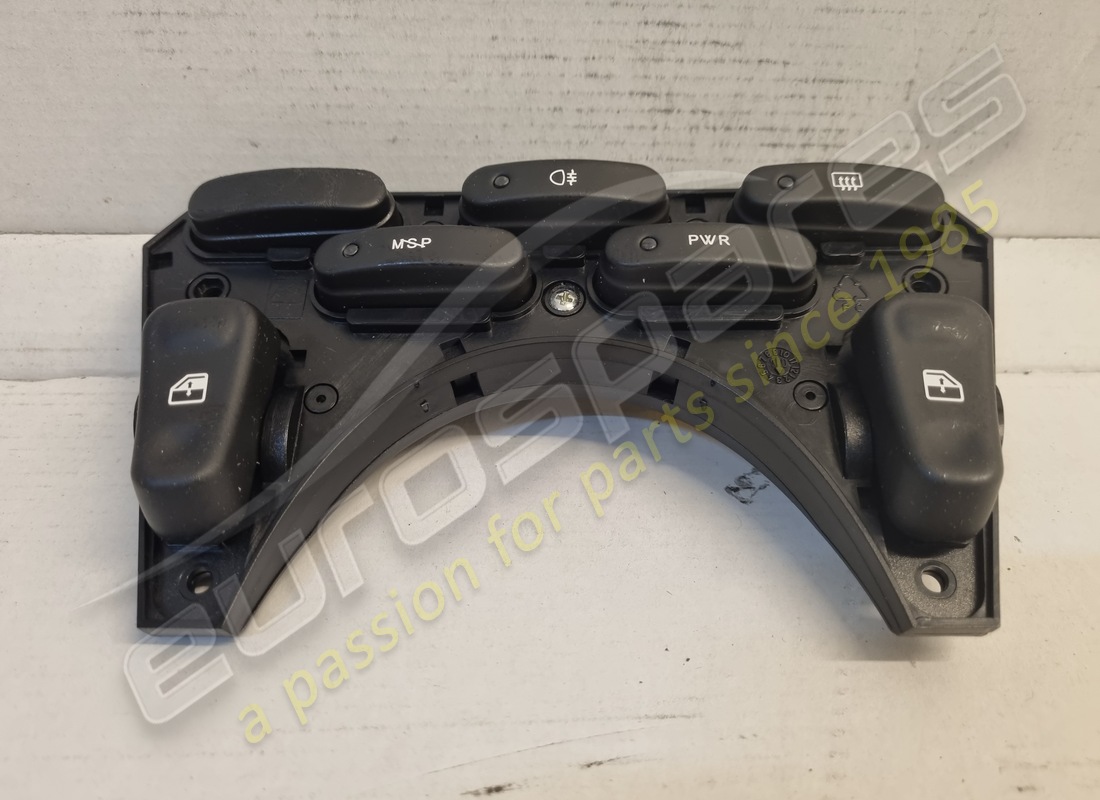NUOVO PULSANTE Maserati 5+2 MIO, USA F1 55455010 . NUMERO PARTE 196960 (1)
