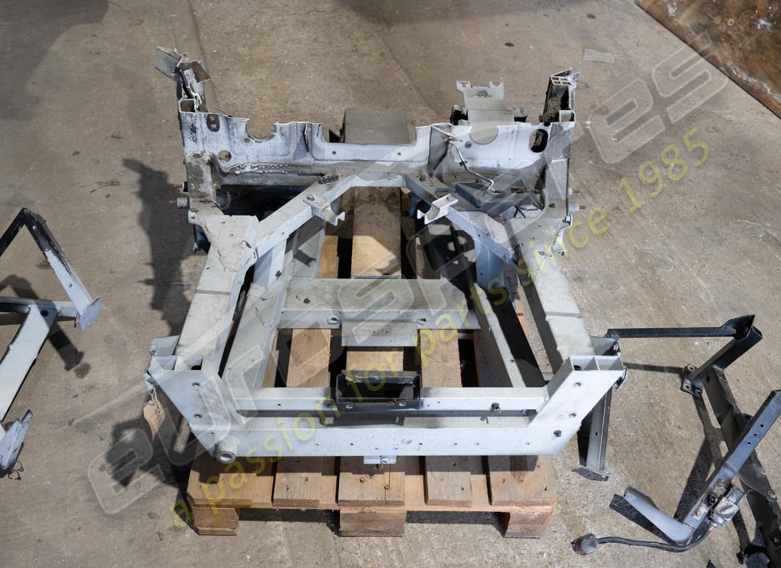 TELAIO ANTERIORE USATO LAMBORGHINI. NUMERO PARTE 400805011F (2) telaio anteriore usato lamborghini. numero parte 400805011f (2)