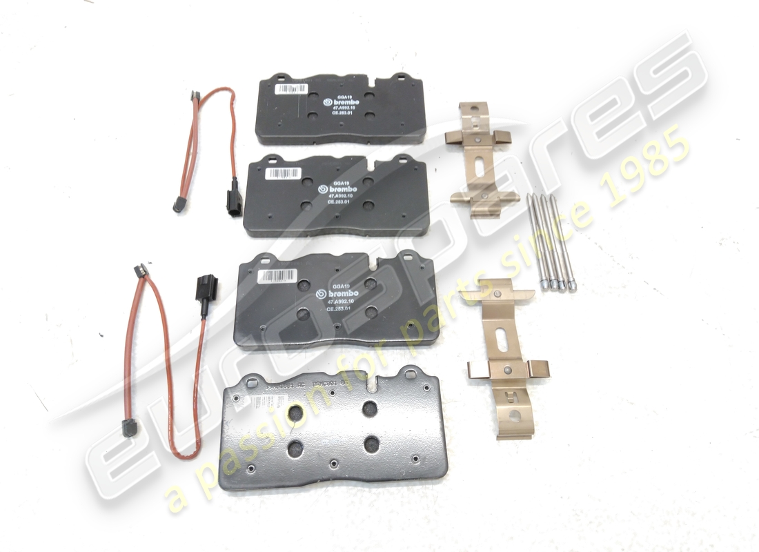 nuovo ferrari set di pastiglie anteriori con molla. numero parte 70001840 (2)