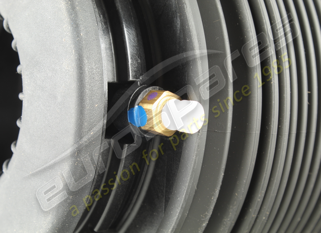 NUOVA MASERATI MOLLA PNEUMATICA POSTERIORE. NUMERO PARTE 670100715 (5) nuova maserati molla pneumatica posteriore. numero parte 670100715 (5)