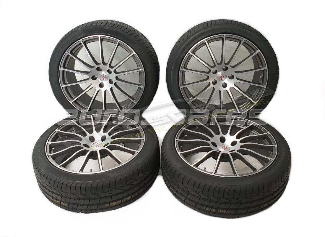 nuovo maserati 20'' qtp ruote con pneumatici m156 (antracite). numero parte 980156312a (1)