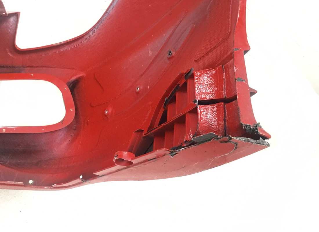 damaged ferrari front bumper. part number 89399000 (4)