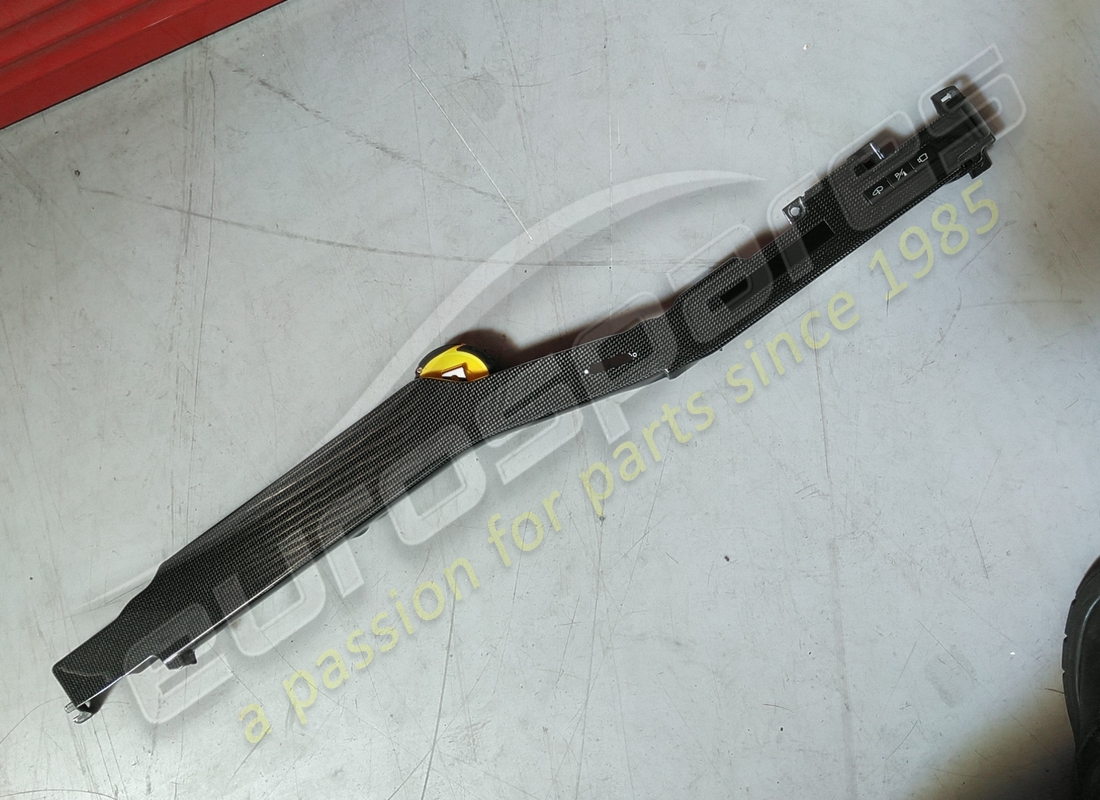 surround del display centrale ferrari danneggiato. numero parte 899242 (1)