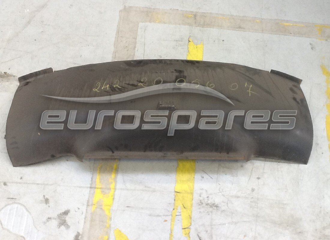 nuovo ferrari pannello centrale inferiore posteriore 330 gt mk1. numero parte 2422005607 (1)