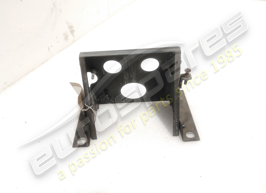 usata ferrari staffa supporto motore lampada frontale destra. numero parte 60648000 (2)