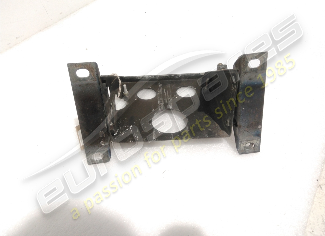 usata ferrari staffa supporto motore lampada frontale destra. numero parte 60648000 (3)