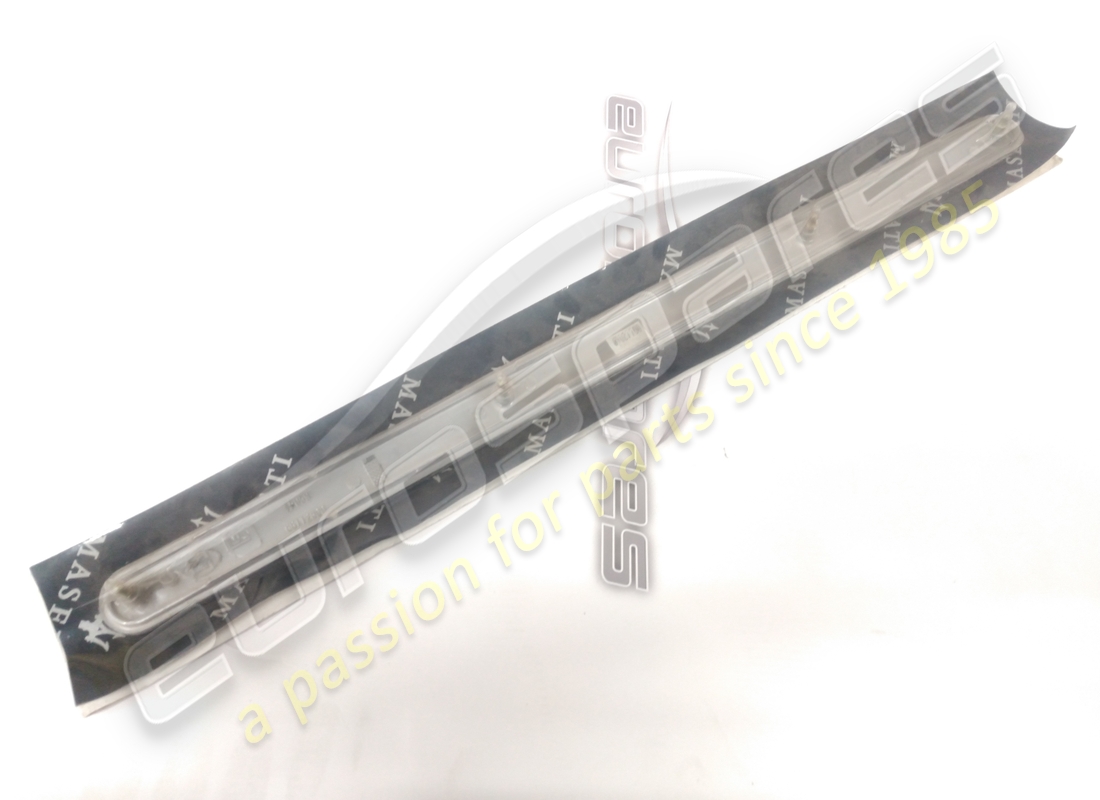 nuovo maserati rivestimento in carbonio sx. numero parte 67027700 (1)