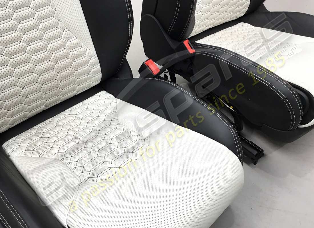 set di sedili completo usato eurospares urus. numero parte eap1227394 (5)