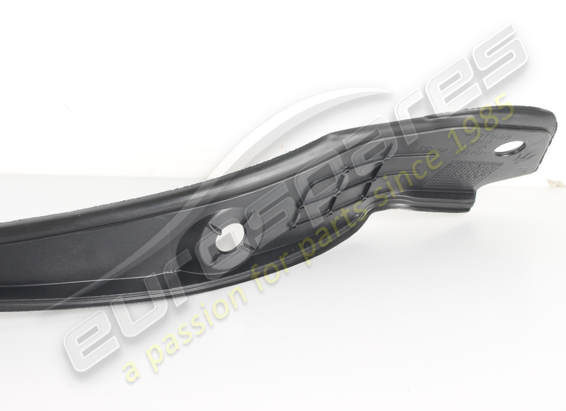 nuova maserati modanatura sx. numero parte 670142160 (6)