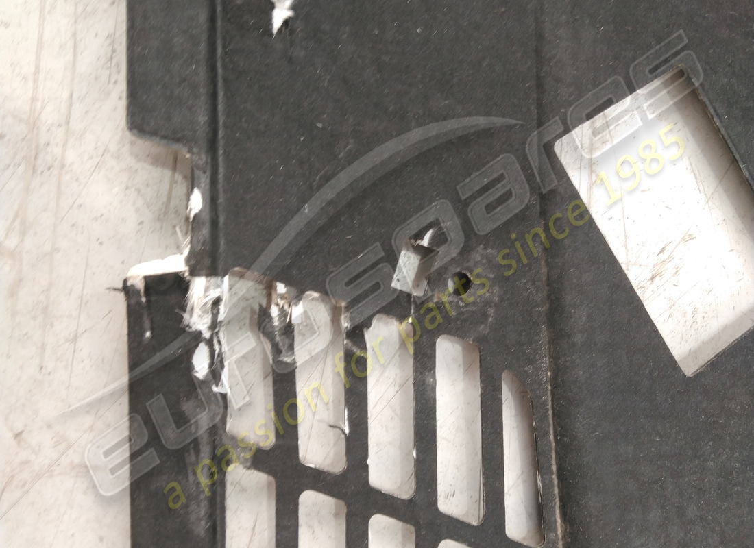 MIGLIORAMENTO DEL CD LAMBORGHINI DANNEGGIATO SOTTO. NUMERO PARTE 470825211C (2) miglioramento del cd lamborghini danneggiato sotto. numero parte 470825211c (2)