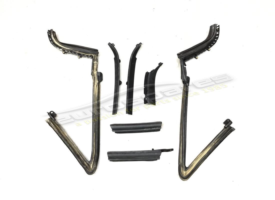 USATO Lamborghini KIT TENUTA POSTERIORE CON FISSAGGIO . NUMERO PARTE 4T7845433 (1)