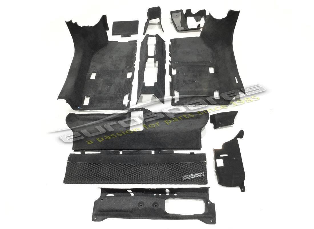 SET DI TAPPETINI PER Ferrari SCOMPARTI USATI. NUMERO PARTE 86488000 (1)