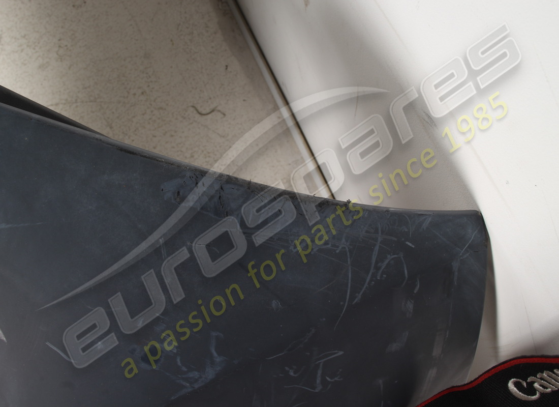 nuovo (altro) ferrari paraurti posteriore. numero parte 82433510 (10)