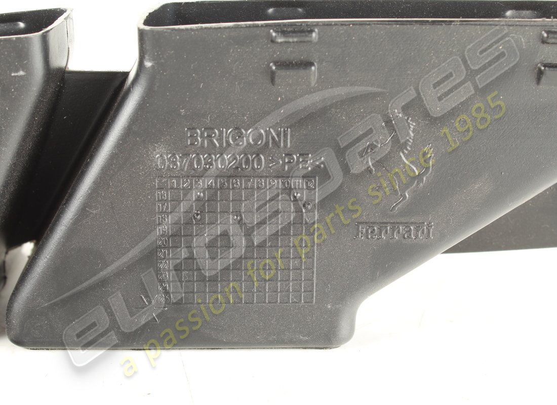 connettore sbrinatore hvac ferrari usato. numero parte 87030200 (3)