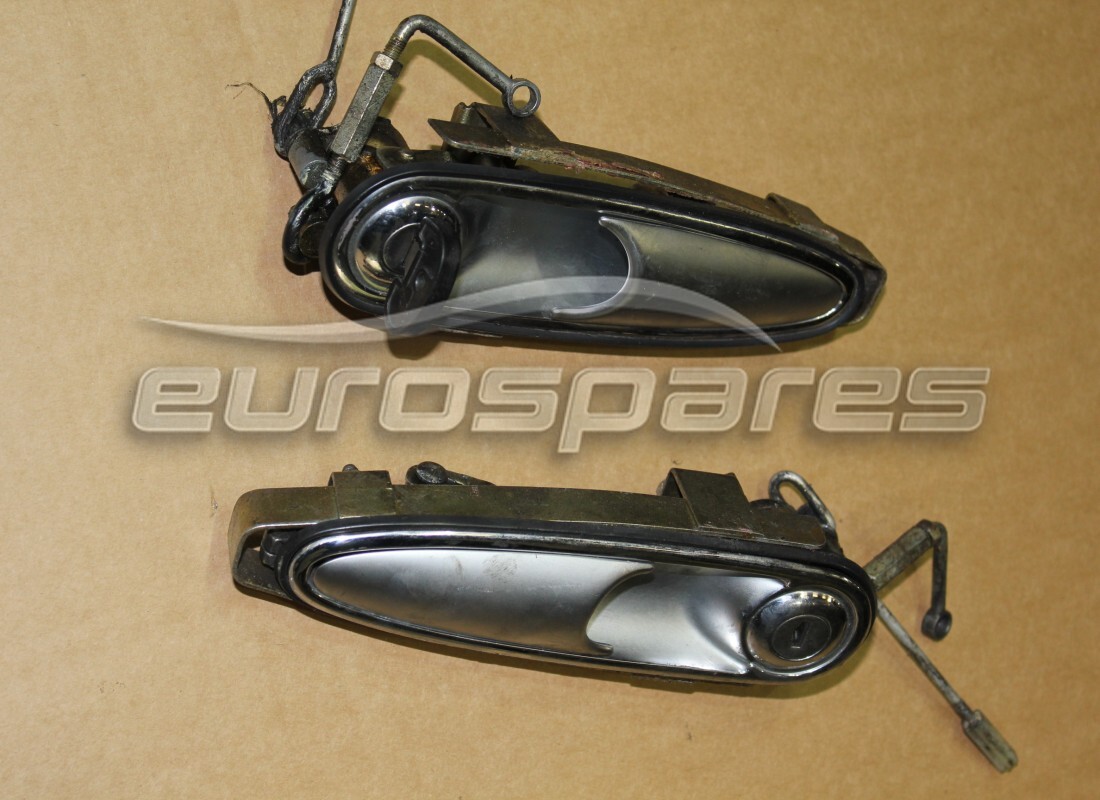 USATA Ferrari COPPIA DI MANIGLIE ESTERNE CON CHIAVI . NUMERO PARTE 60998700 (1)
