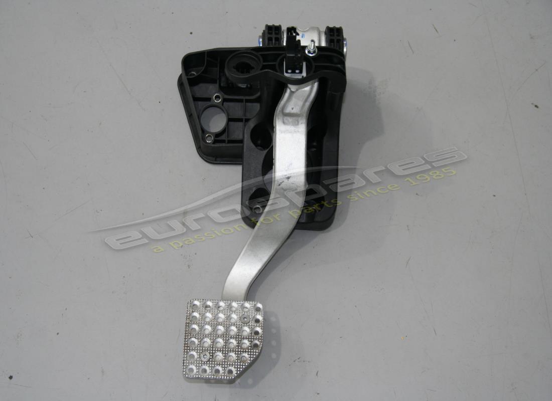 SUPPORTO PEDALE Ferrari USATO. NUMERO PARTE 240760 (1)