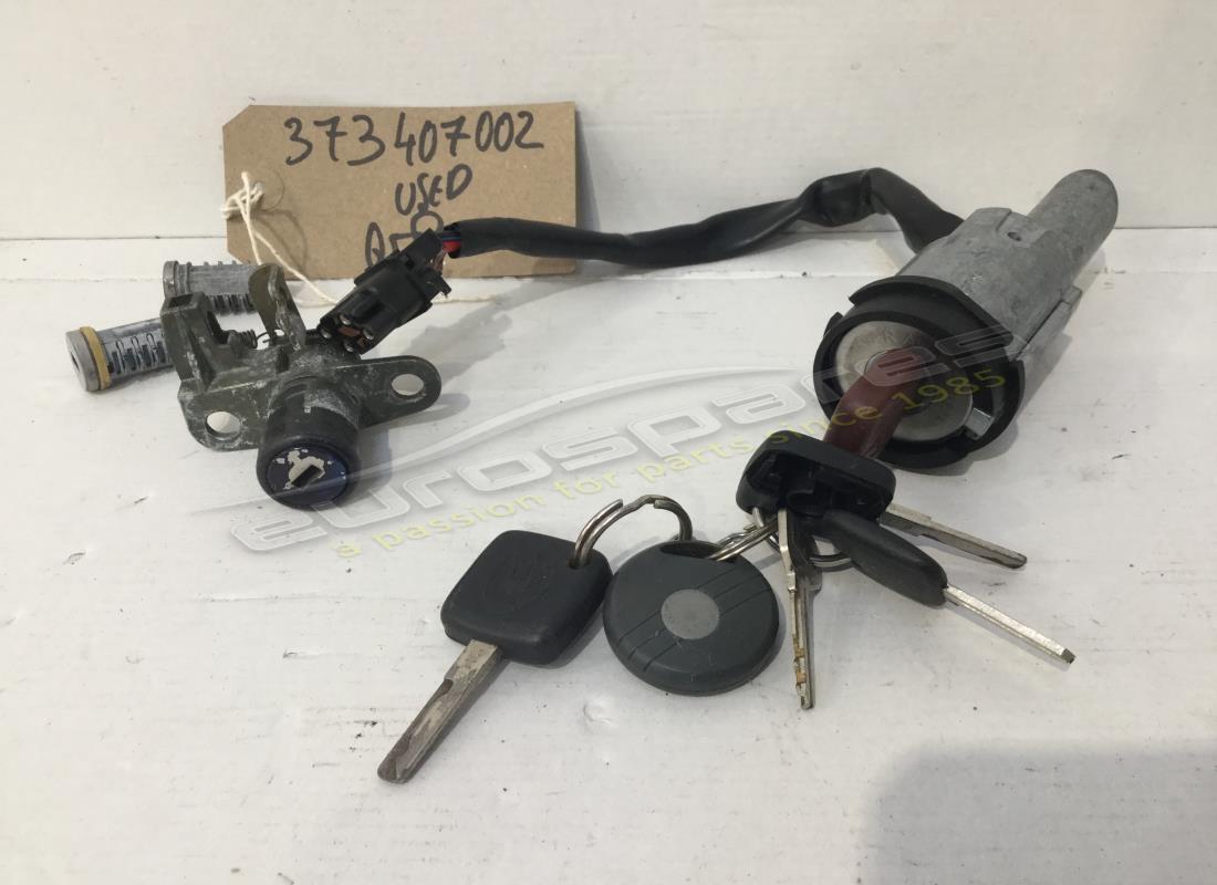USATO Maserati KIT ACCENSIONE/PORTA+BLOCCO CHIAVI . NUMERO PARTE 373407002 (1)