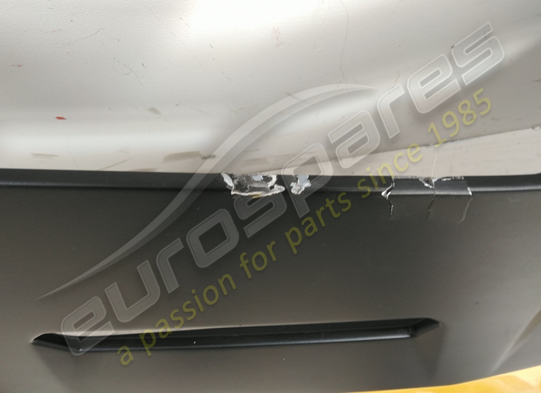 coperchio del baule lamborghini danneggiato. numero parte 476827025 (3)