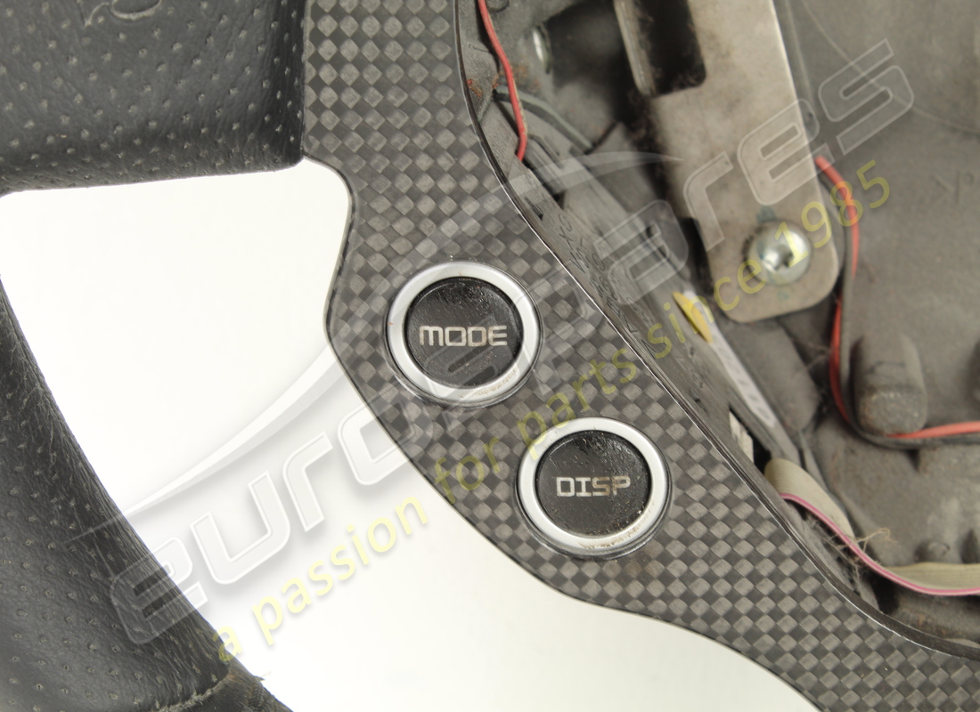 volante ferrari usato. numero parte 69455100 (2)