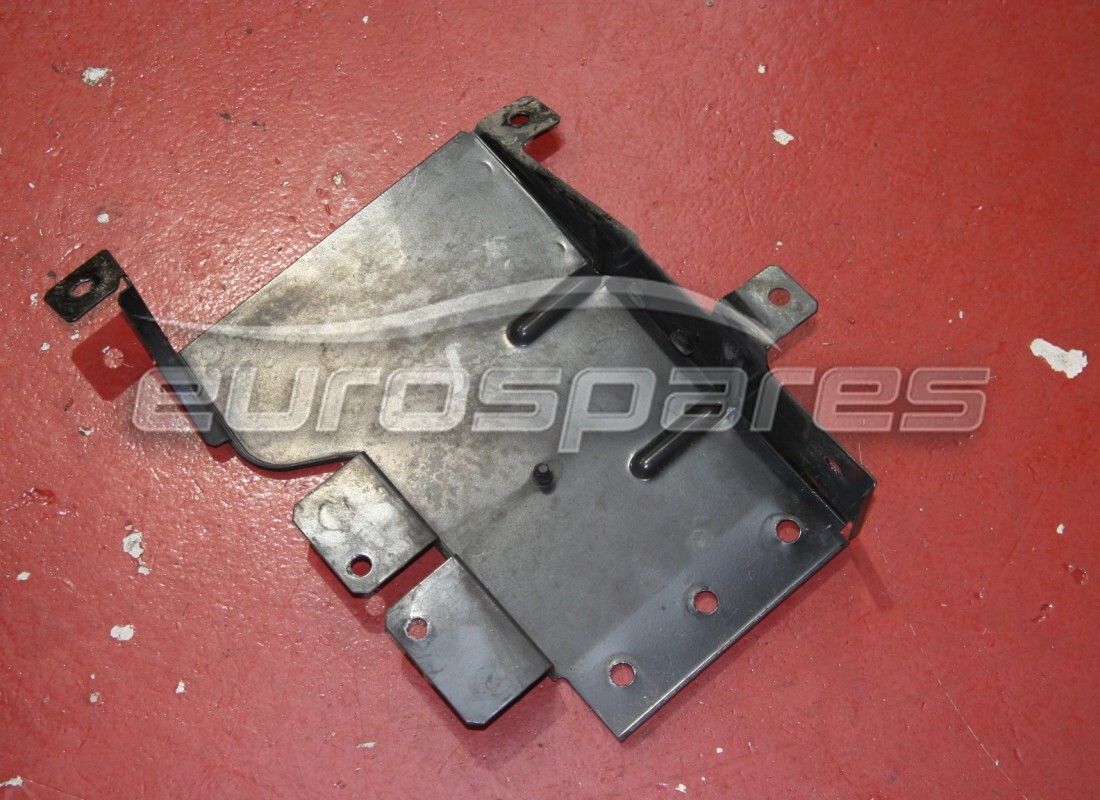 USED MASERATI COMPLETE RH REINFORCEMENT BRACKET . PART NUMBER 68269900 (1)