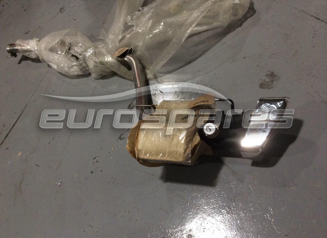 nuovo maserati marmitta posteriore completo sx (v8). numero parte 670007890 (1)