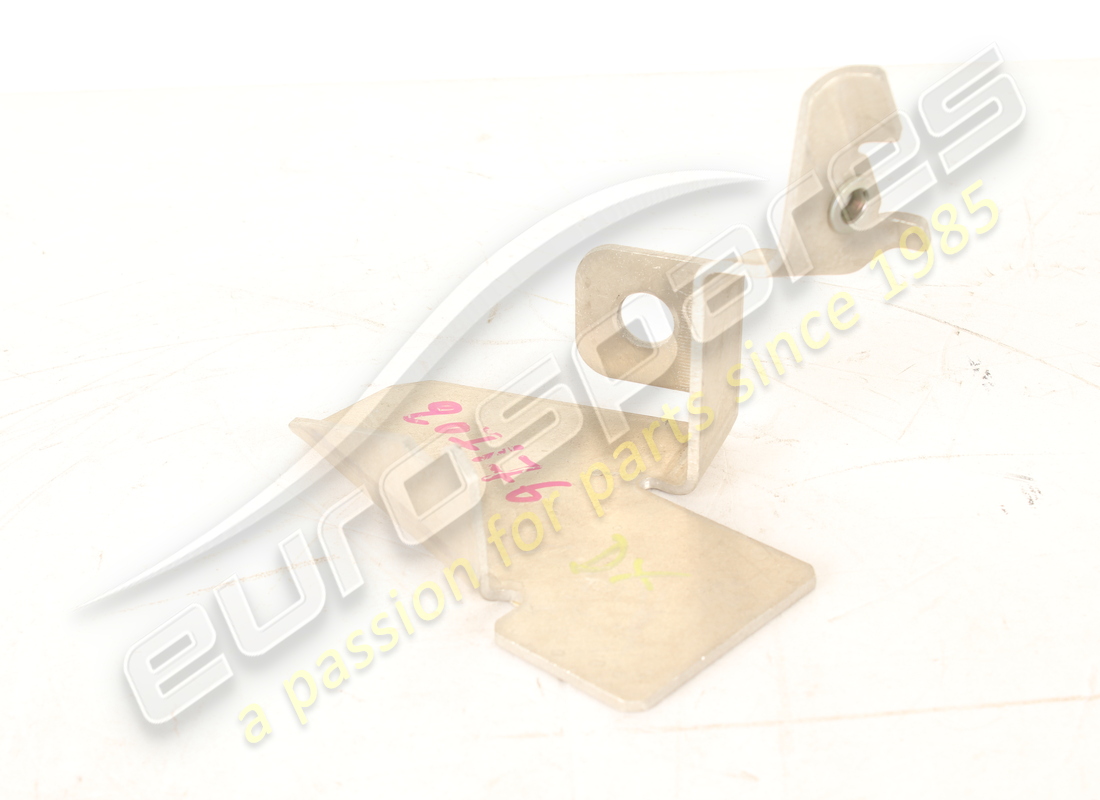 nuova ferrari staffa paraurti dx. numero parte 207176 (2)